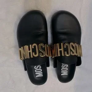 【MOSCHINO】タイミー クラッチ ナッパ MOSCHINO】タイミー クラッチ ナッパ Moschino Tie Me Nappa